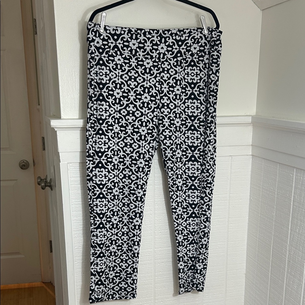 Lulu-B UPF 50 Black & White Ankle Length Capri Pants size XL
